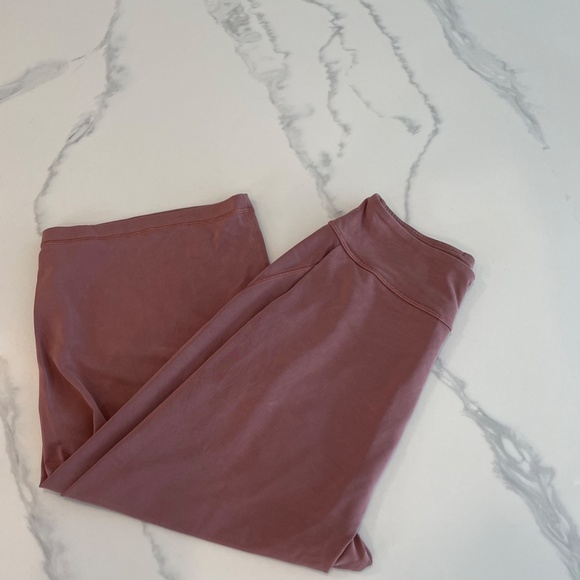 Lululemon High Rise 19" Cropped Yoga Pant Size 4 - Rose - Picture 7 of 10